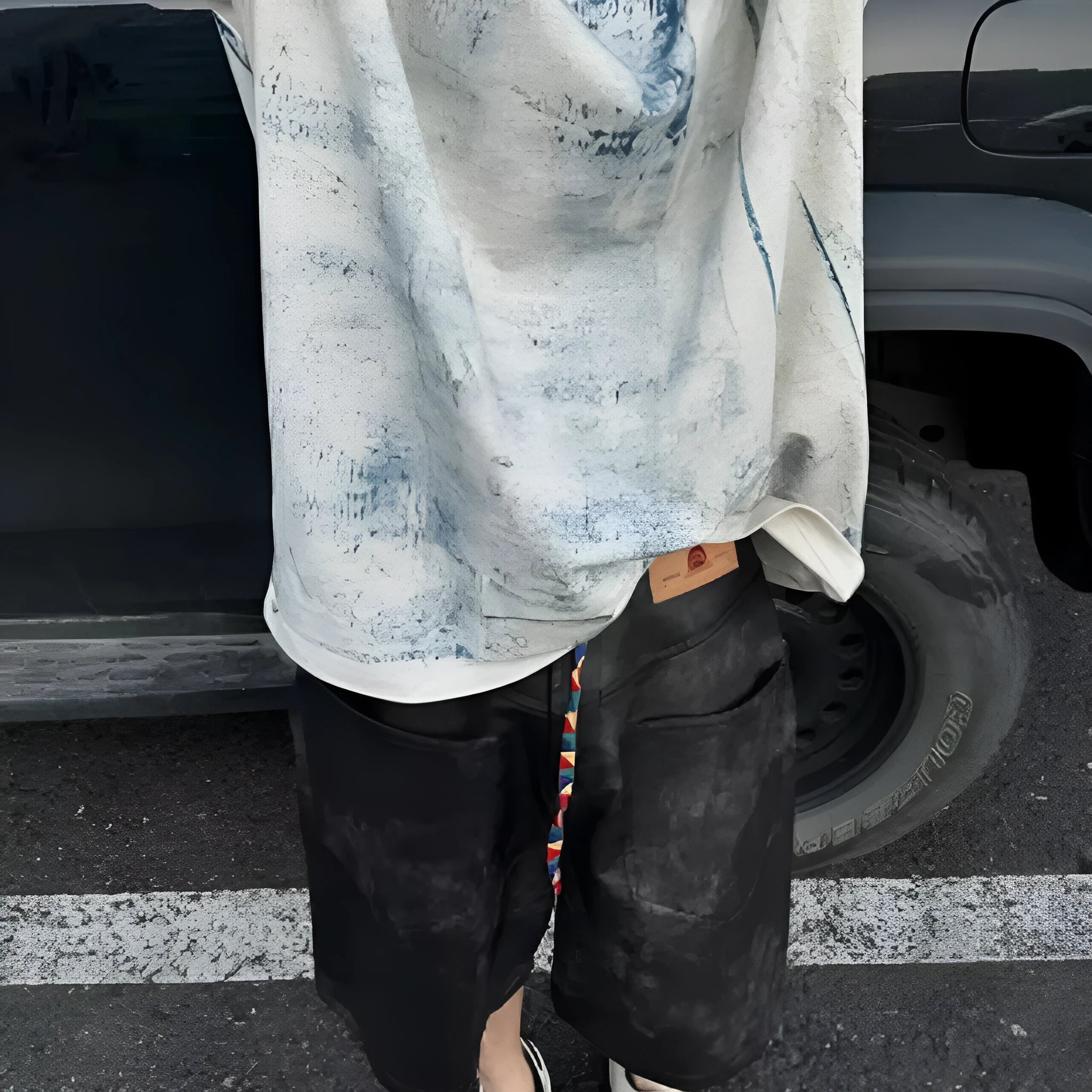 Korean style loose fit solid colour t-shirt with short sleeves and round neck.