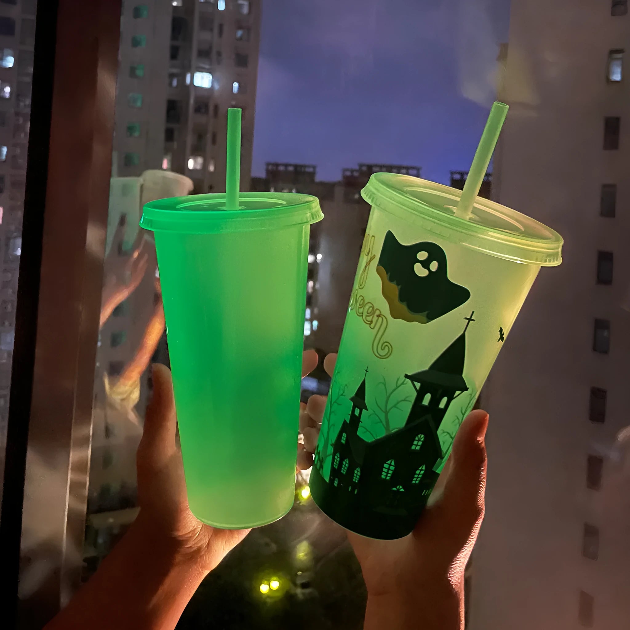 720ml plastic sippy cup with luminous Halloween straw in cylindrical shape