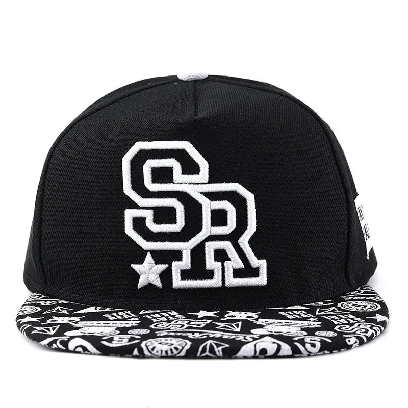 Adjustable cotton baseball hat with letter embroidery in black or white colours