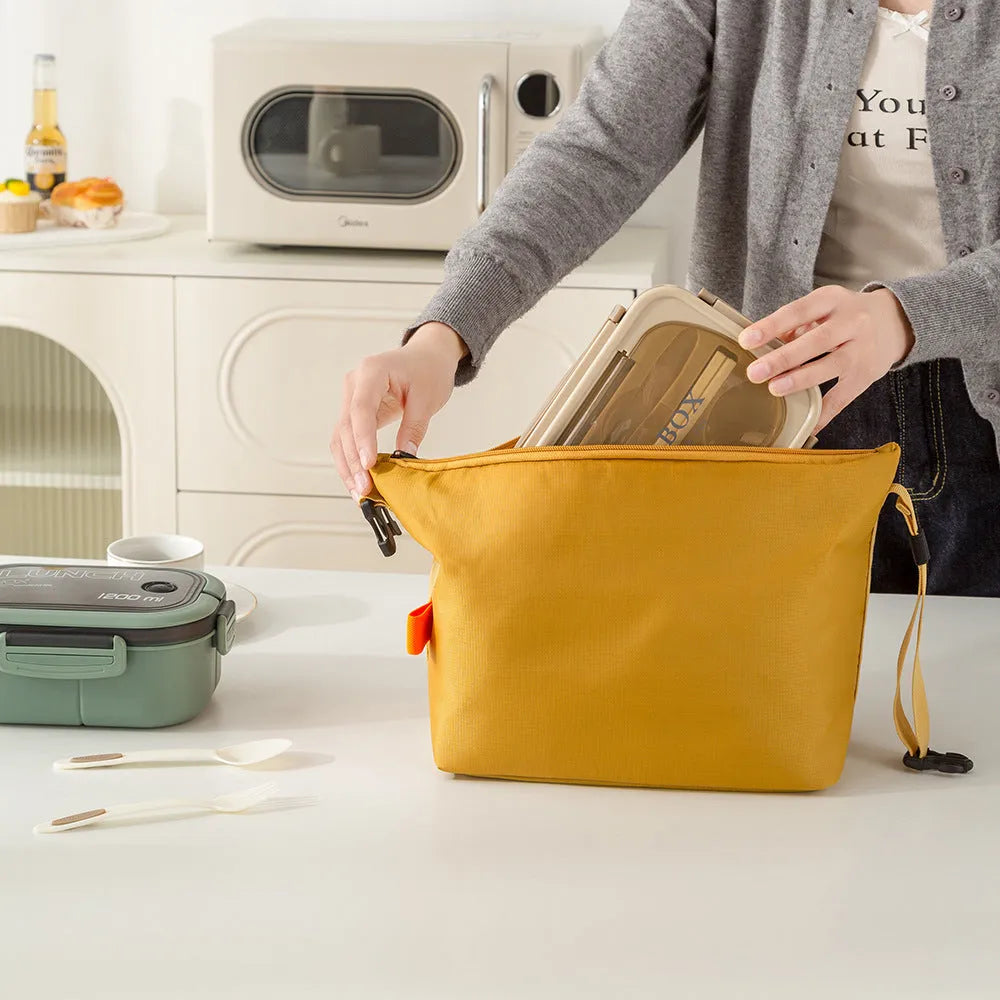 Japanese style insulated thermal bag in Oxford cloth with dimensions 39cm opening, holds lunch boxes and drinks