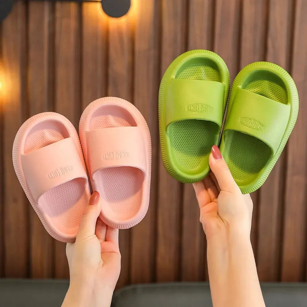 Children's EVA foam slippers in bright colours with non-slip soles