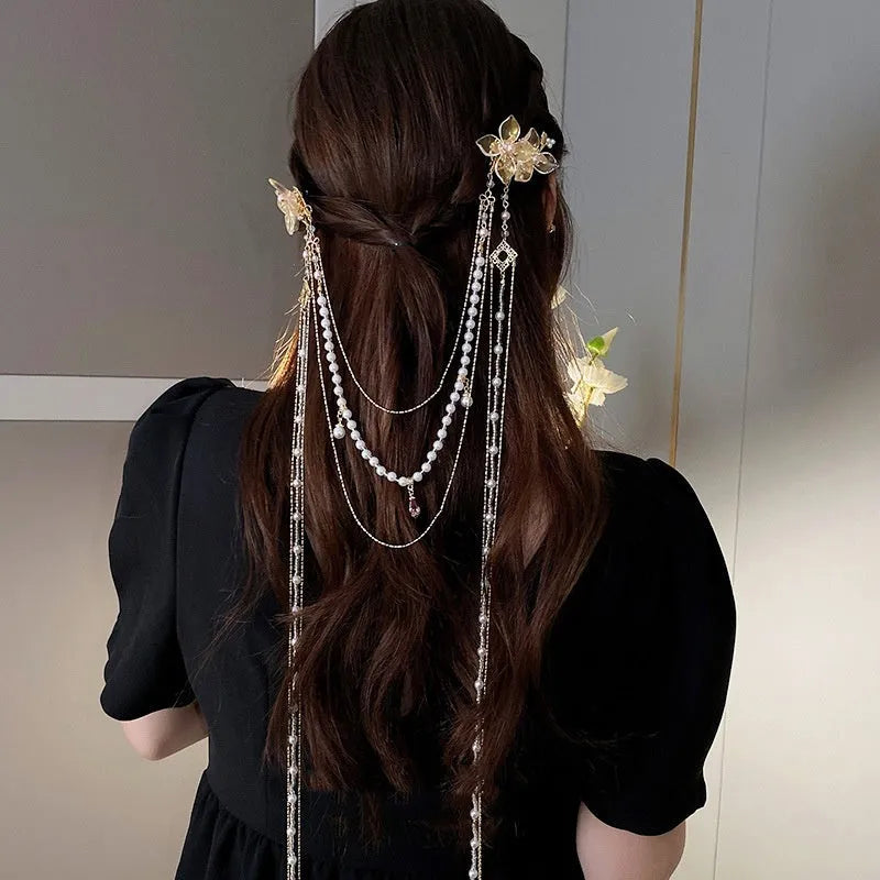 Gold women's hairpin with pearl diamond flower decoration and long acrylic tassel.