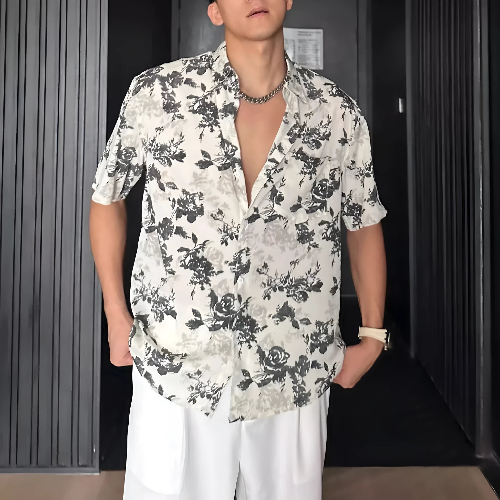 Loose casual printed shirt with short sleeves and floral pattern in white or black options