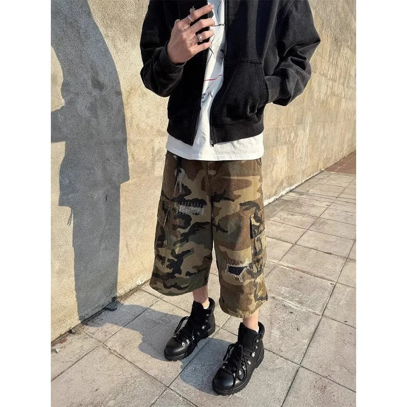 Men's retro patch ripped camouflage cropped jeans in loose casual straight leg style