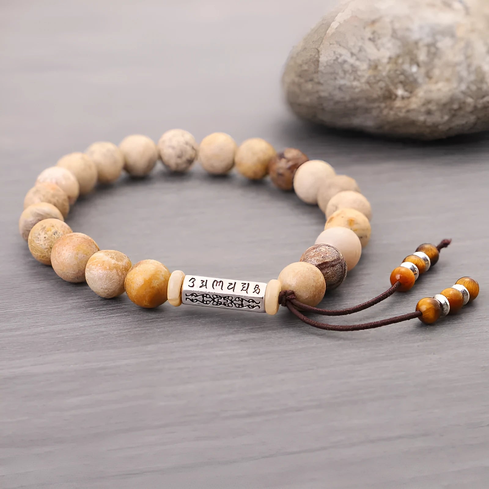 Handmade stone bead bracelet with natural wood colour and European American retro design