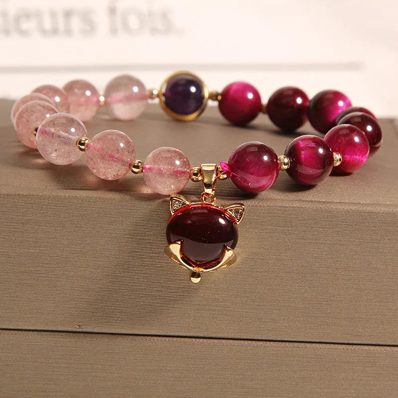 Strawberry crystal bead bracelet on elastic rope measuring 18cm with simple design