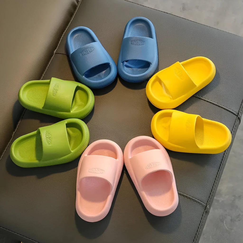 Children's EVA foam slippers in bright colours with non-slip soles