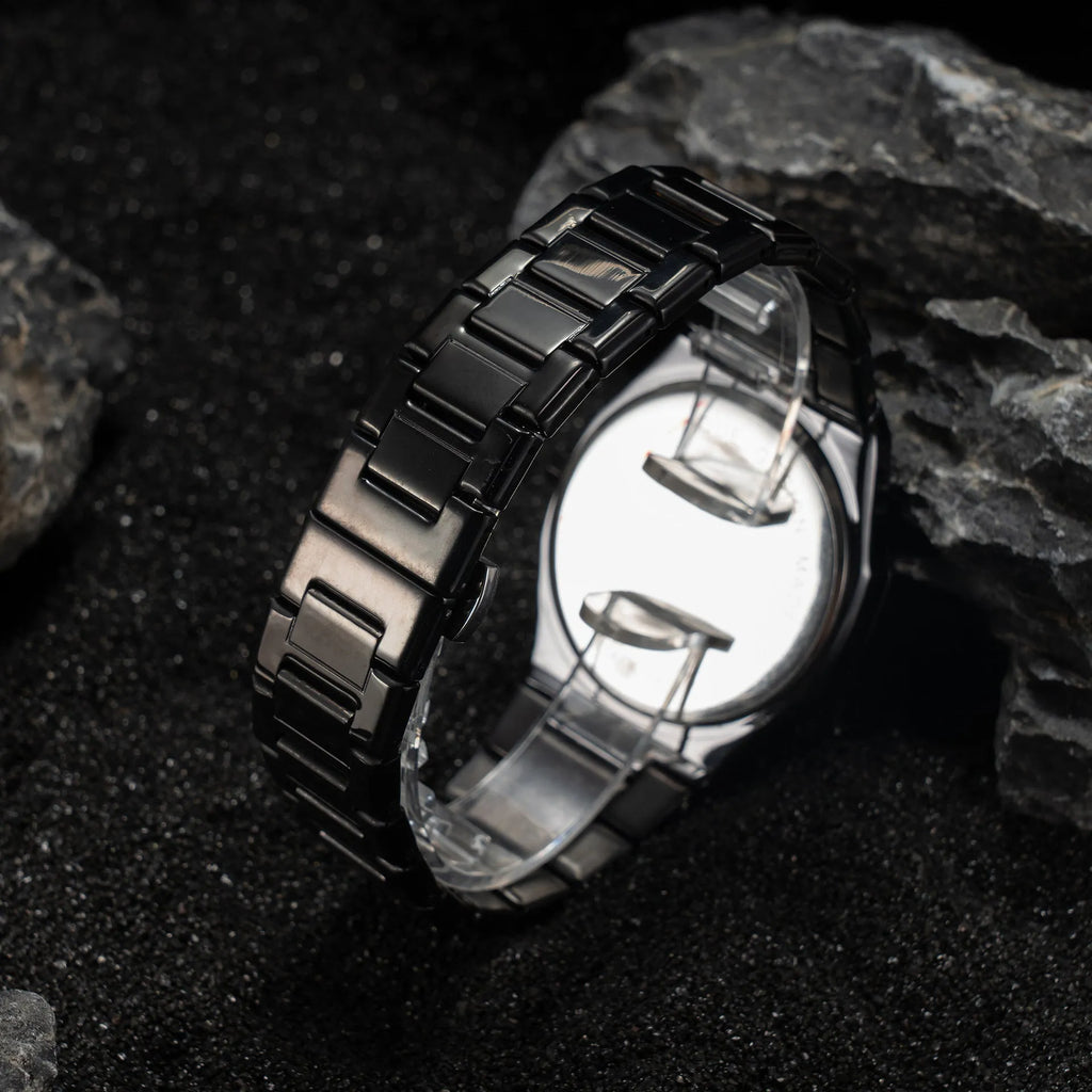 Men's business quartz watch with stainless steel bracelet showing 10mm thickness