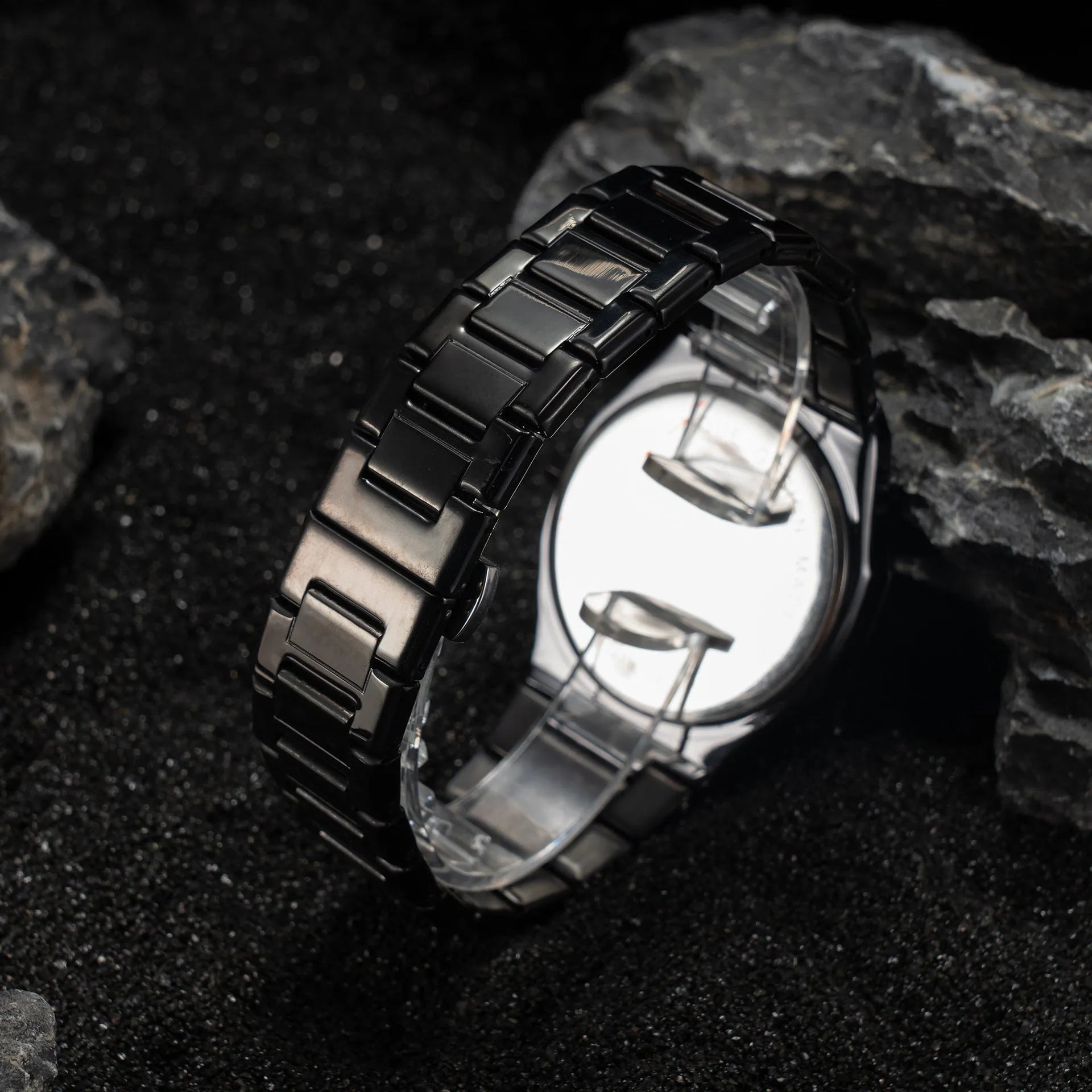 Men's business quartz watch with stainless steel bracelet showing 10mm thickness