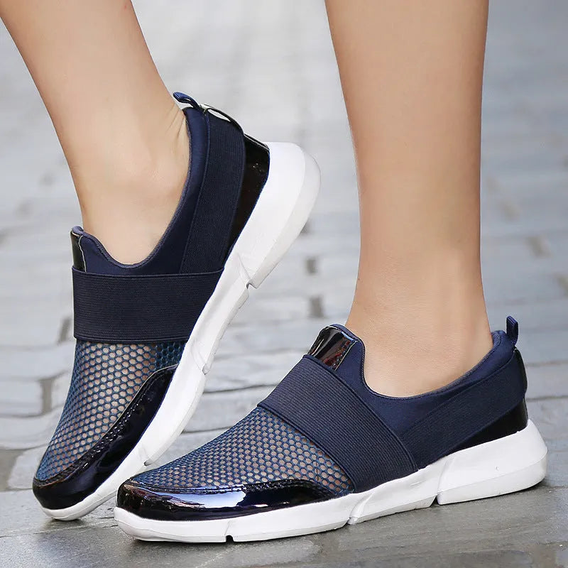 Women's low-top casual sneakers in a colour-block design with a breathable mesh interior.