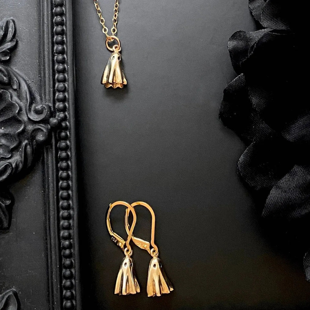 Stainless steel ghost pendant necklace with electroplated titanium steel centrepiece on twisted chain