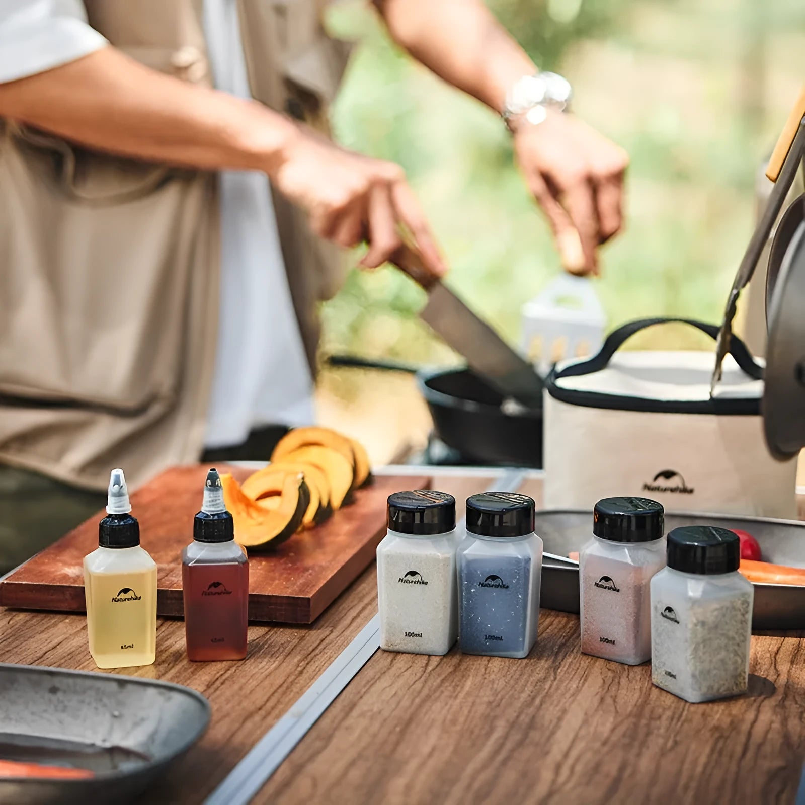 Naturehike portable seasoning bottle six-piece set in modern simplicity style for outdoor picnics and camping.