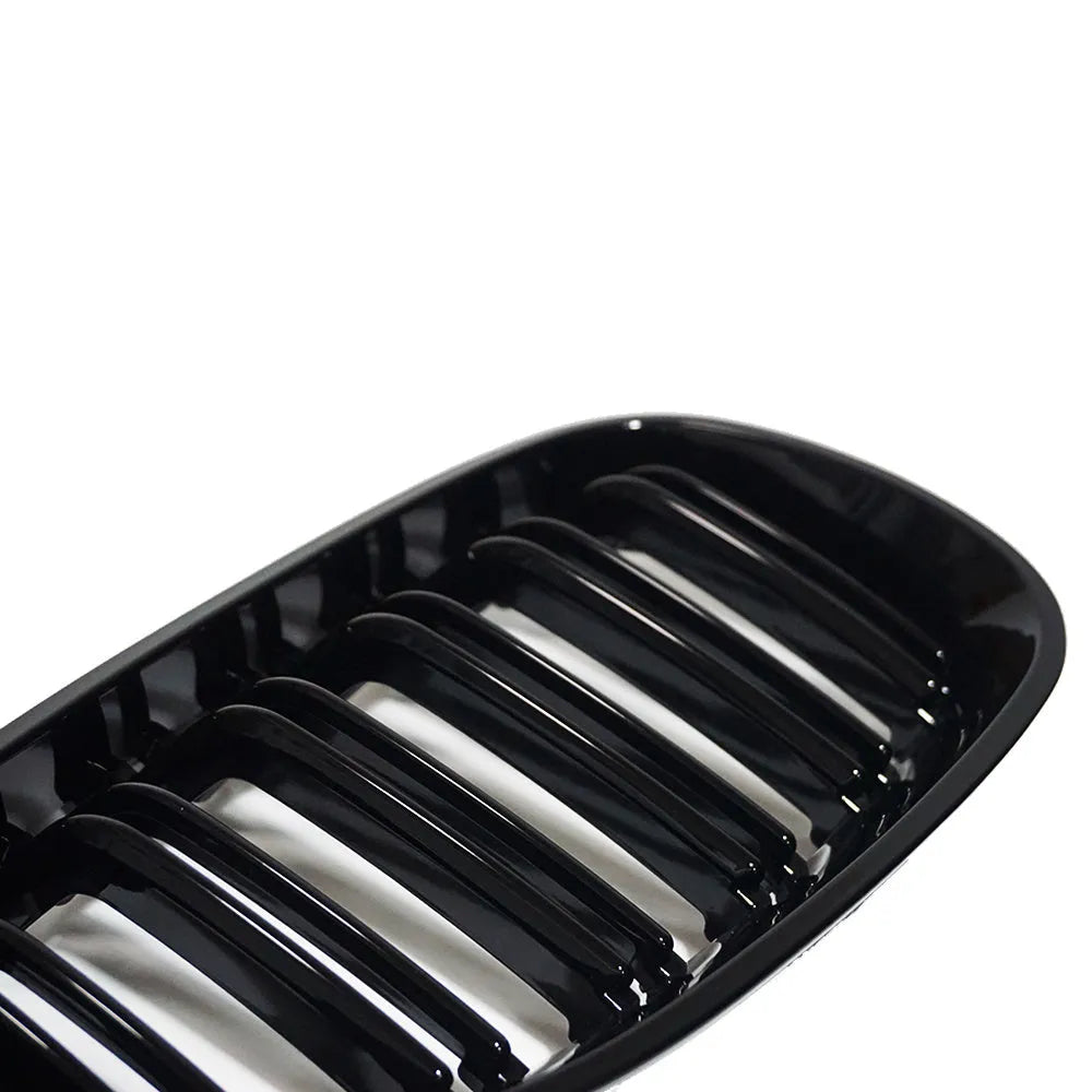 Pair of ABS carbon fibre texture front grilles for BMW 5-Series E39 E60 E66 models.