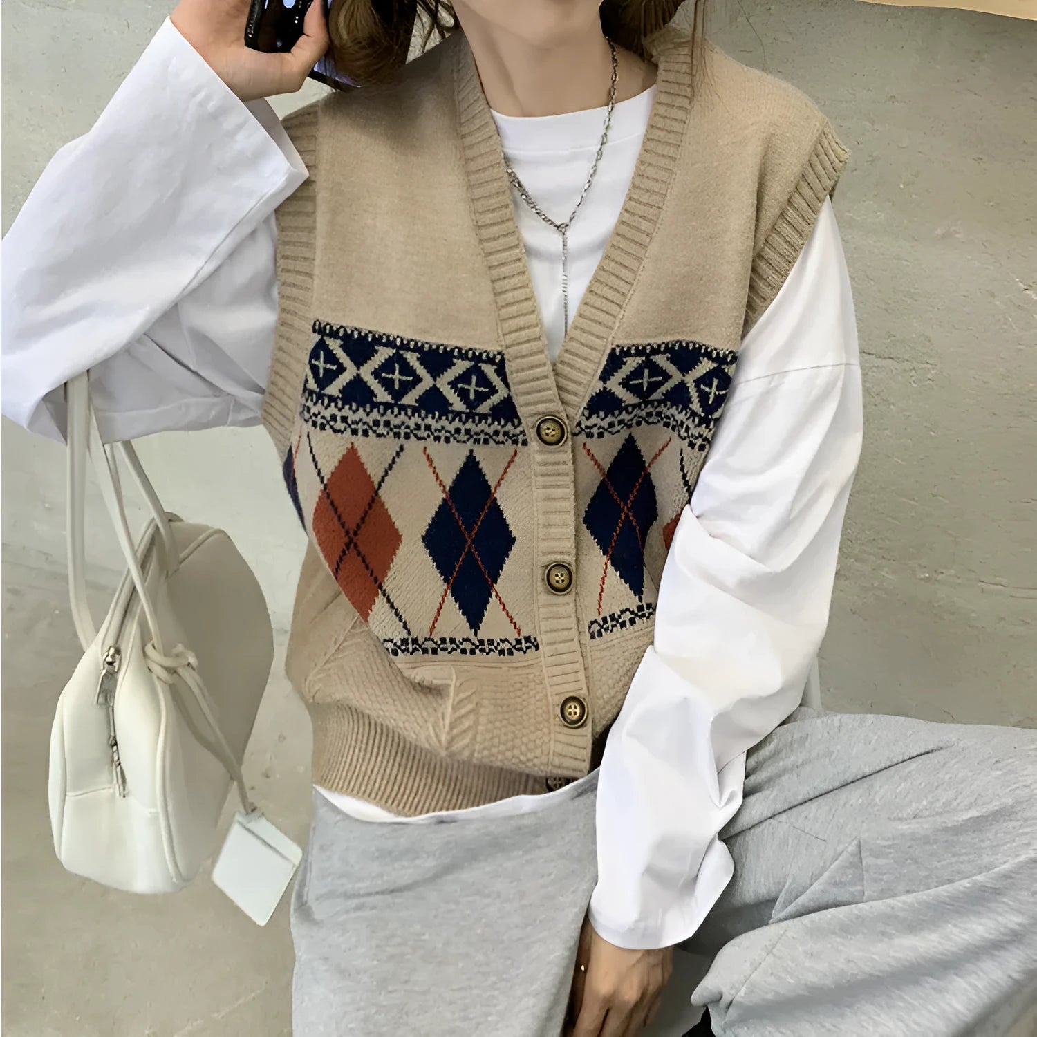 Women's loose sleeveless cardigan with diamond plaid pattern in acrylic fibre