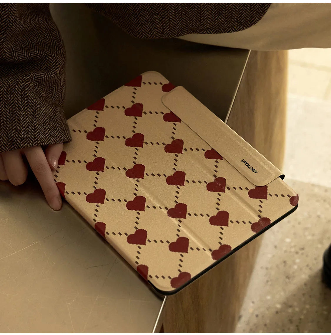 Flat polyurethane magnetic shell case for Apple iPad Air 4 and iPad Air 5 tablet.