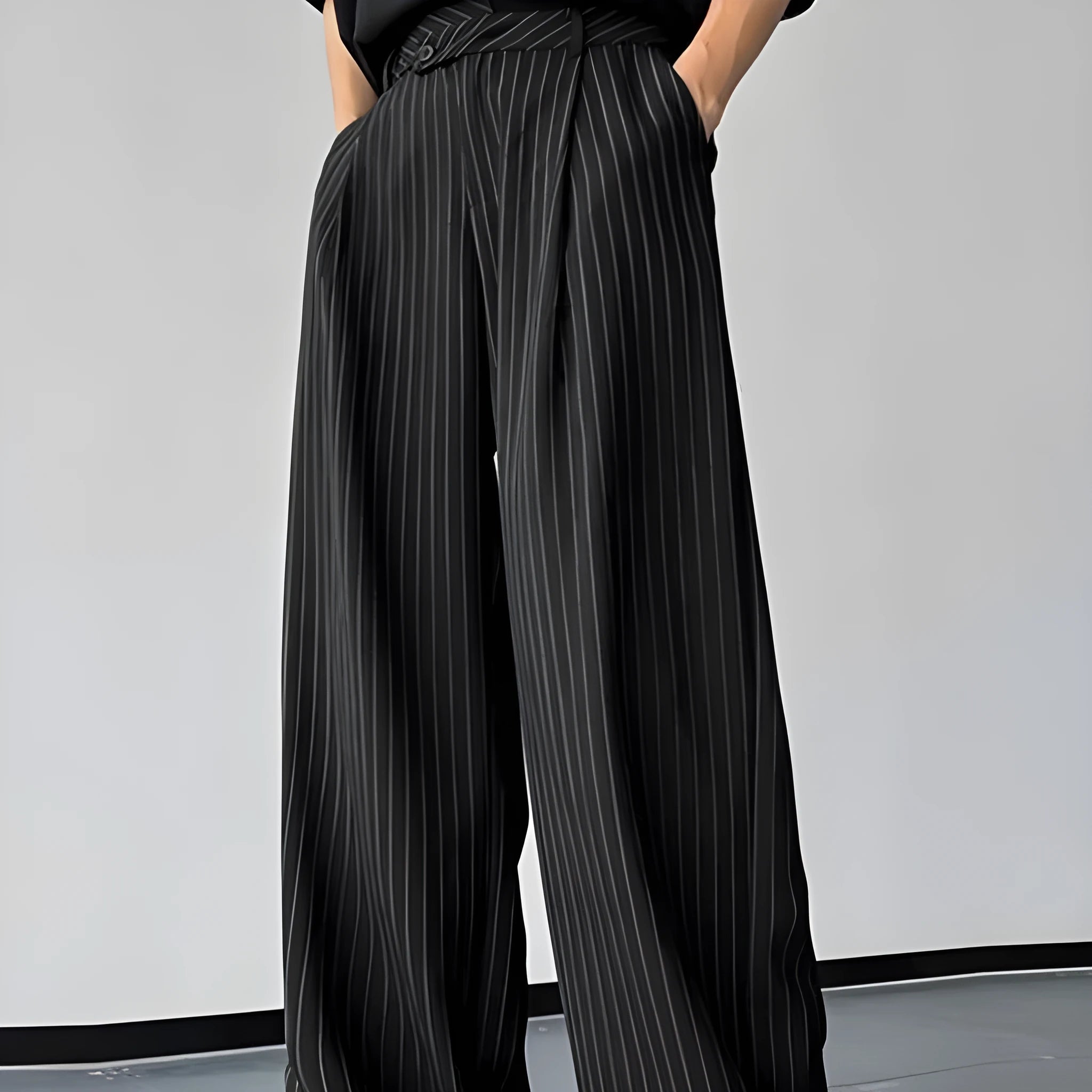 Black men's vertical striped pleated casual trousers with elastic waist