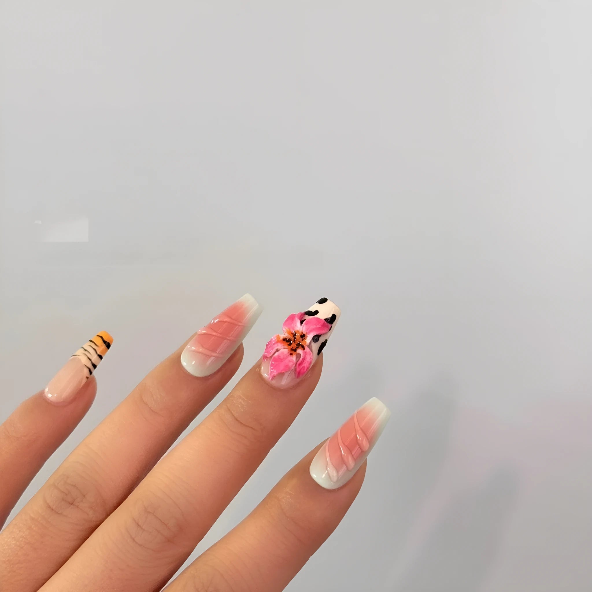 Zebra pattern nail art set with hand-carved lilies, floral and leopard prints in sizes XS, S, M, L.