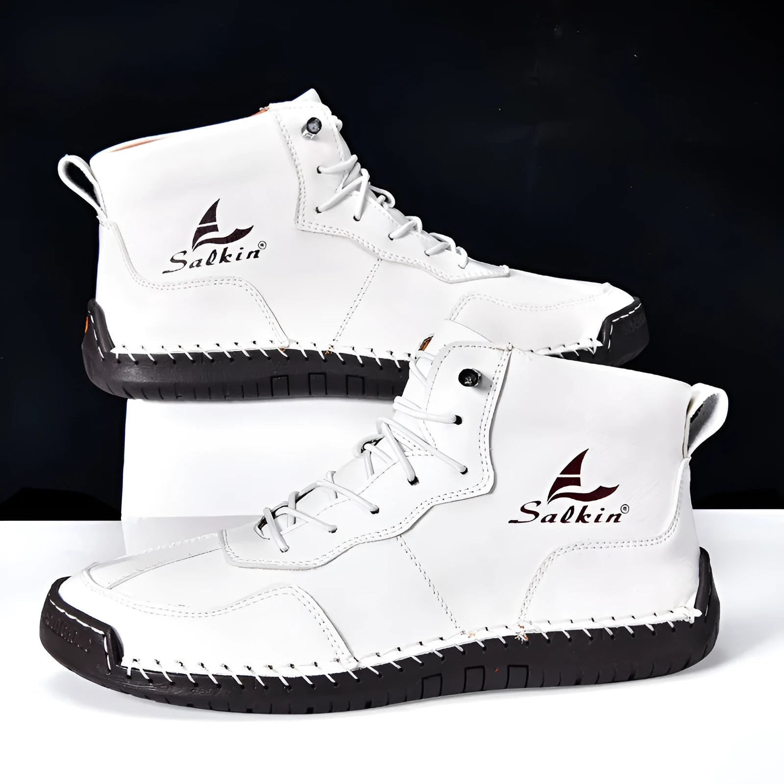 Retro high-top casual boots in beige with elastic band and flat rubber sole.