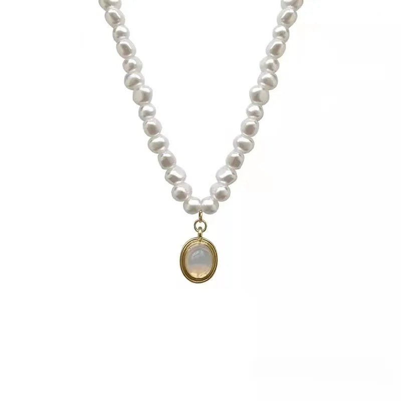 Adjustable French Court vintage pearl necklace with geometric shapes on a 21-50cm alloy chain.