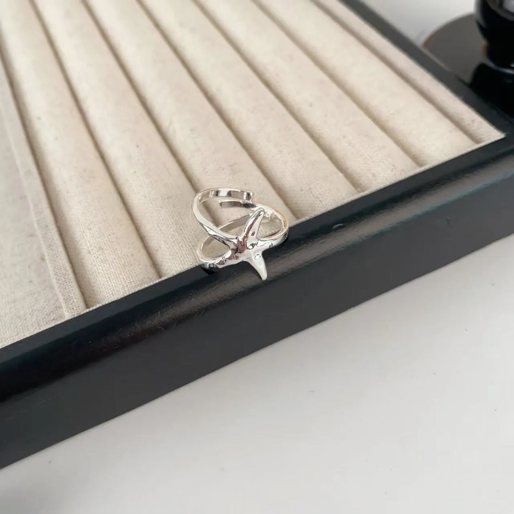 Three-dimensional jasmine flower adjustable ring in zinc alloy with open mouth design