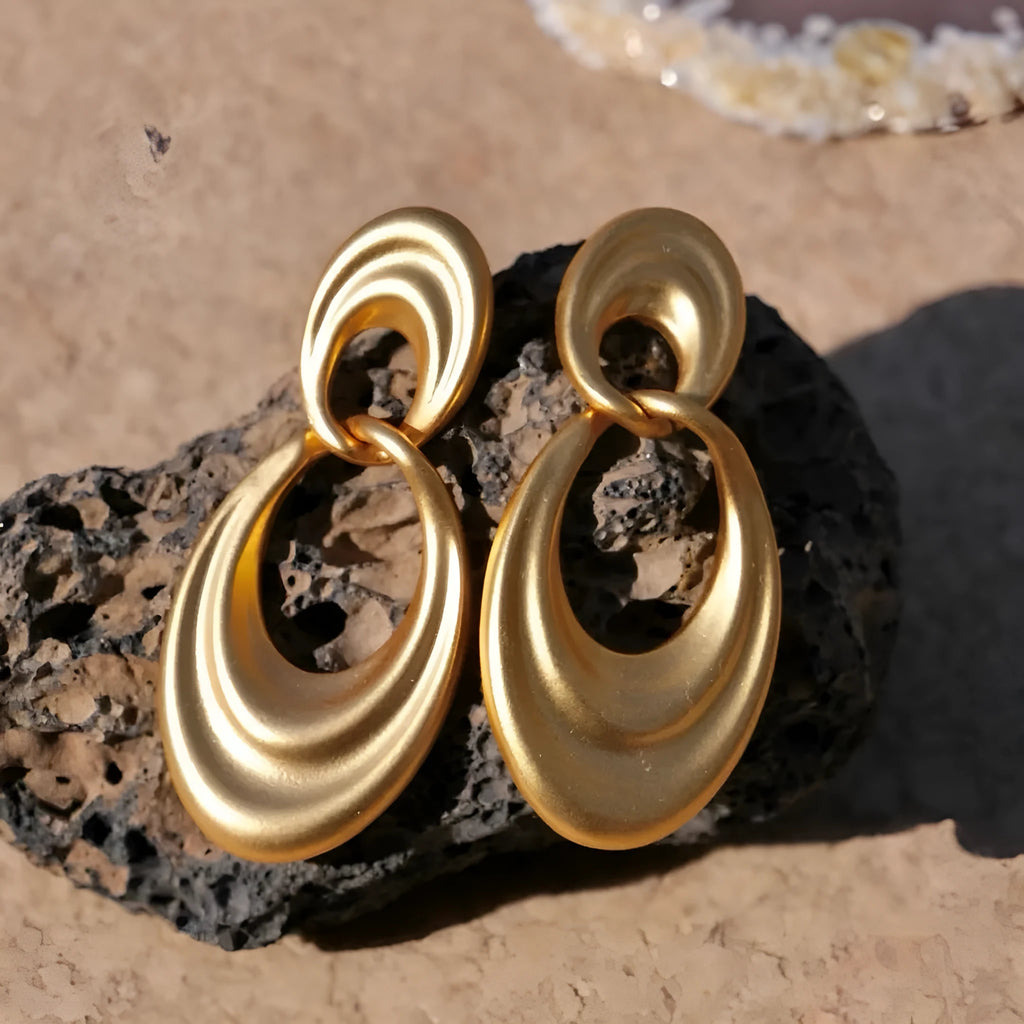 Women's double circle earrings in quicksand colour with French retro styling and copper construction