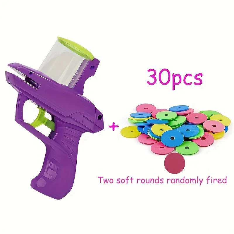 Battery-free interactive cat toy launcher with foam discs in green or purple colour