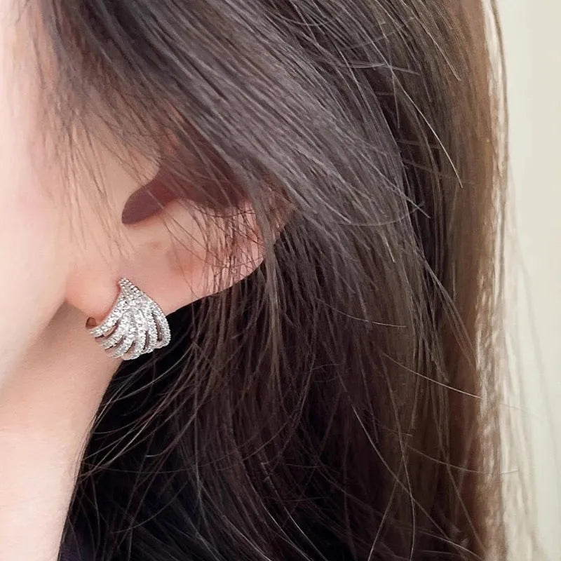 Pair of women's geometric linear earrings with a platinum electroplated finish