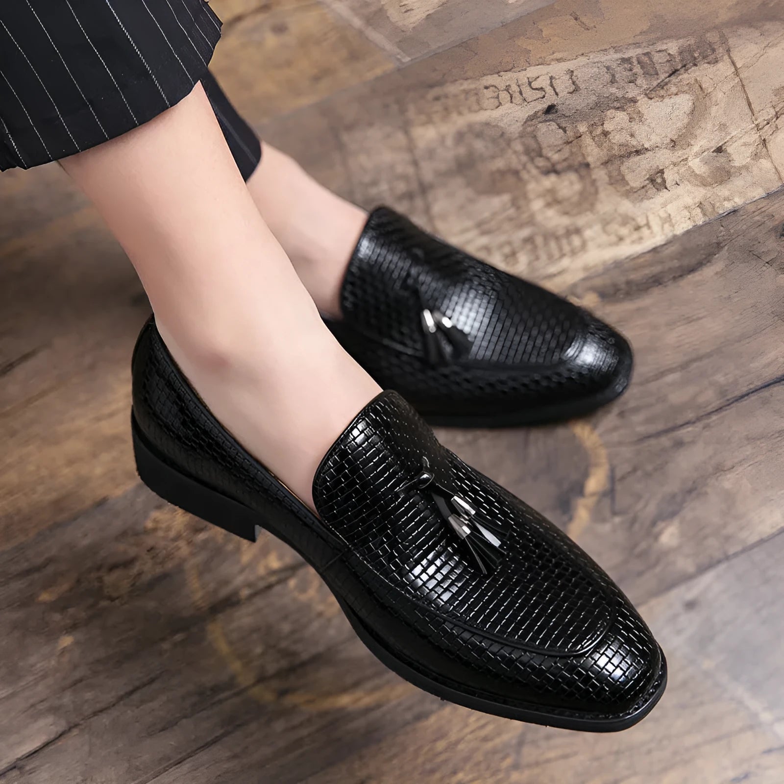 Men's black pointed toe slip-on shoes with a tassel, made from artificial PU leather.