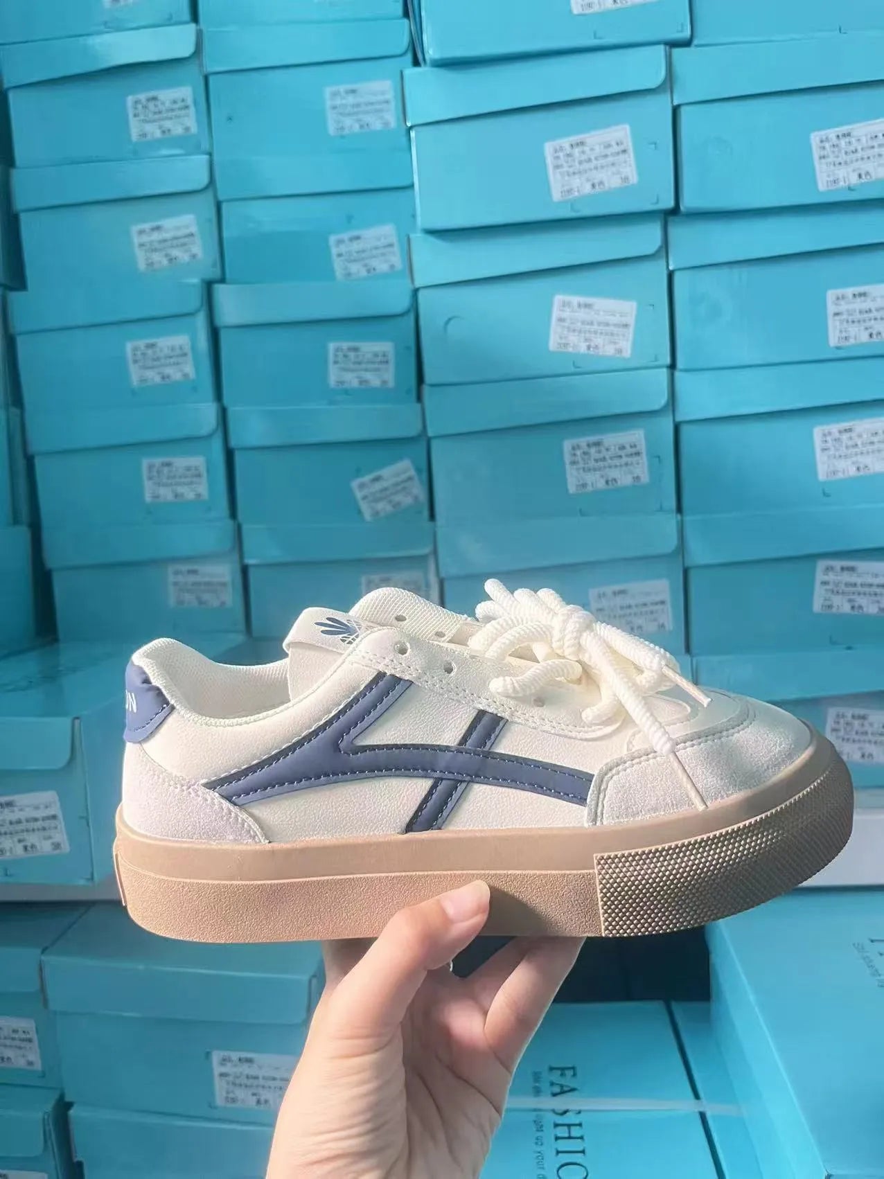 Low top casual board shoes in blue or brown with artificial PU upper and rubber sole