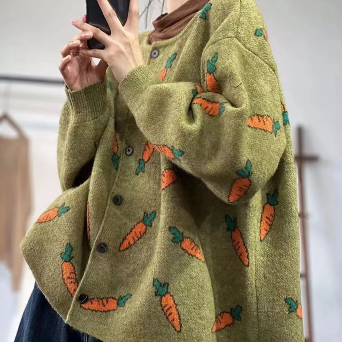 Women's loose fit cardigan with Mori artistic colour contrast print on viscose fabric.