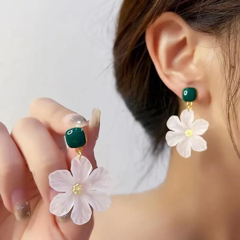 Dark green alloy needle flowers sweet earrings for women, complete pair with decorative design elements