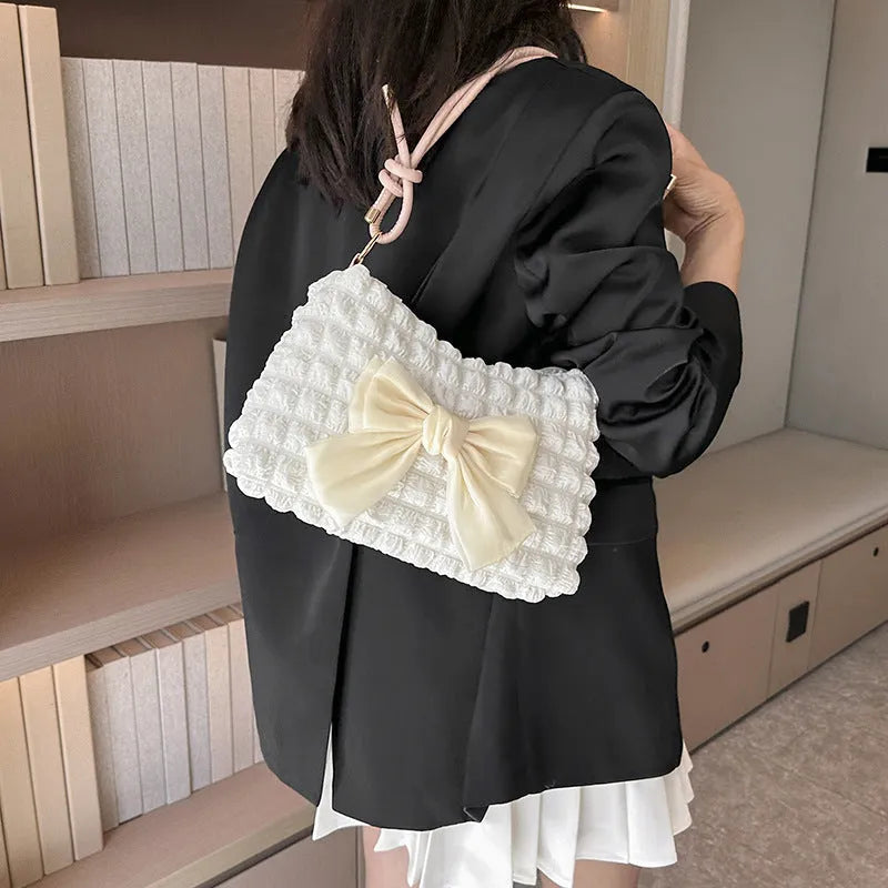 Women's canvas single-shoulder handbag in horizontal square shape with internal mobile phone pocket
