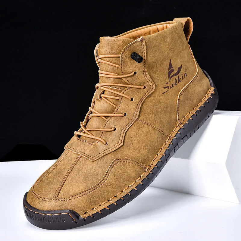 Retro high-top casual boots in beige with elastic band and flat rubber sole.