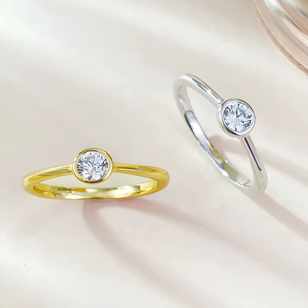 Minimalist crown-shaped silver ring with linear detailing in platinum or gold finish
