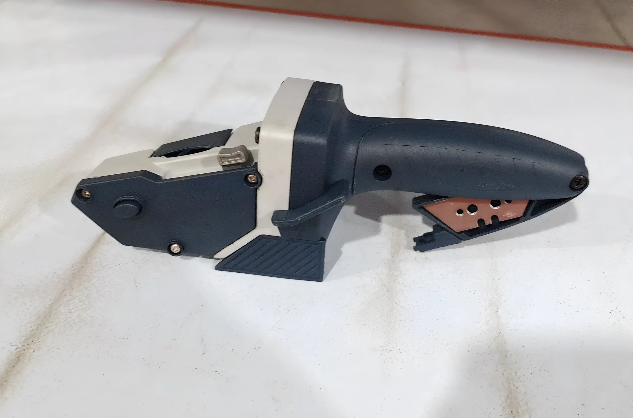 Blue aluminium alloy and plastic woodworking cutter with a measuring scale and one-press lock.