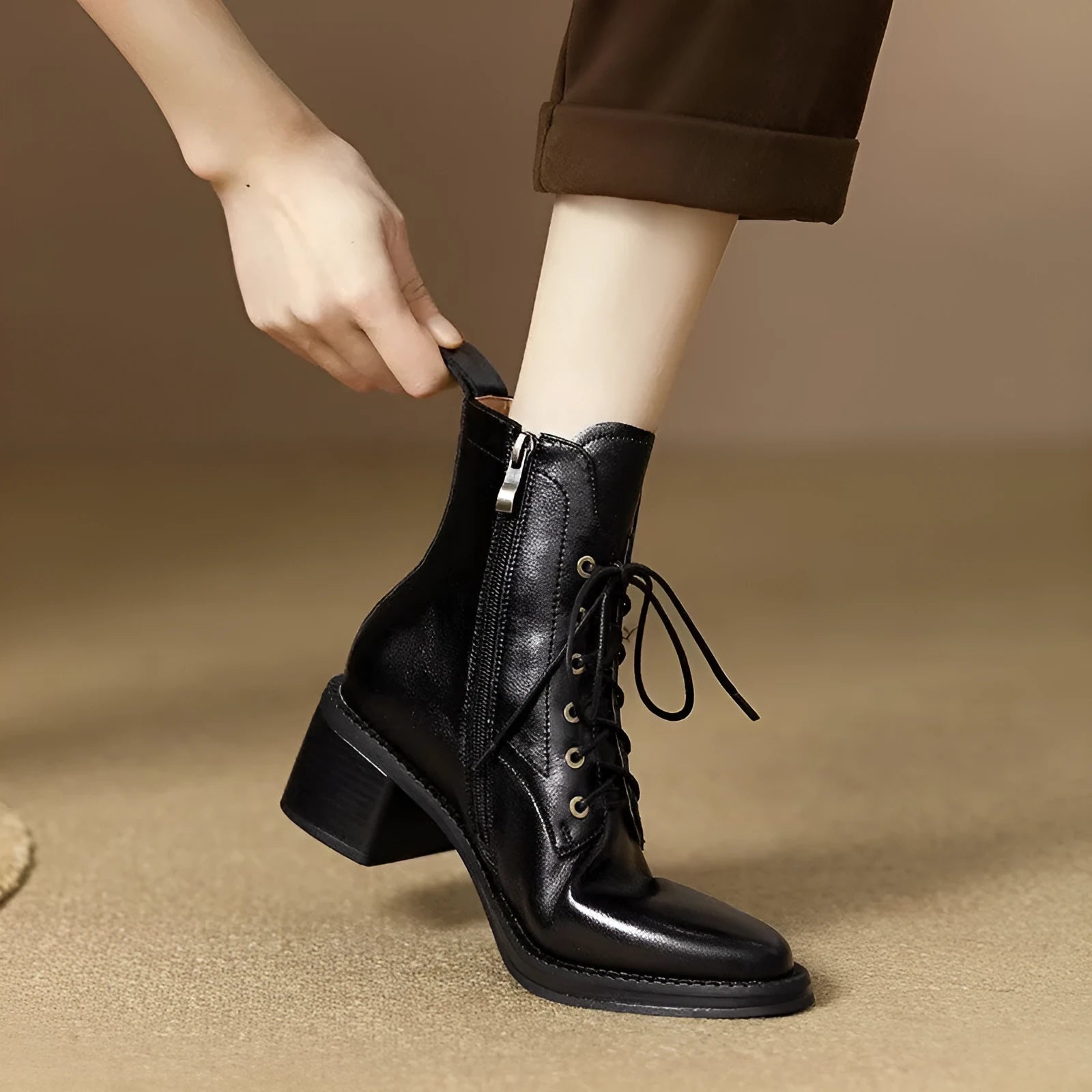 Black women's pointed-toe ankle boots with a PU upper and a 5.5cm heel on a plain background.