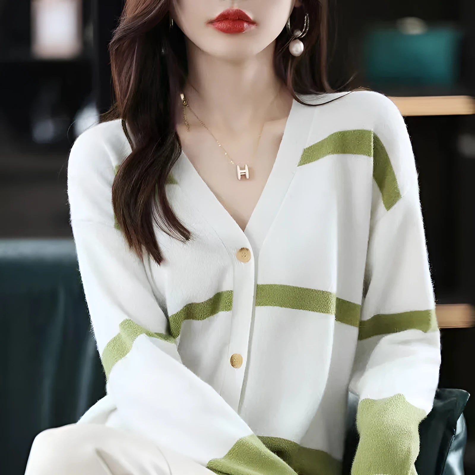 Women's V-neck knitted cardigan with 3D striped pattern in slim fit design
