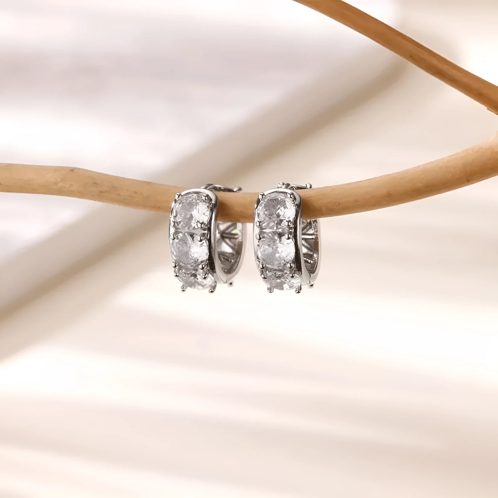 A pair of stainless steel U-shaped ear clip earrings for women with inlaid zircon decoration in colour E5772P.