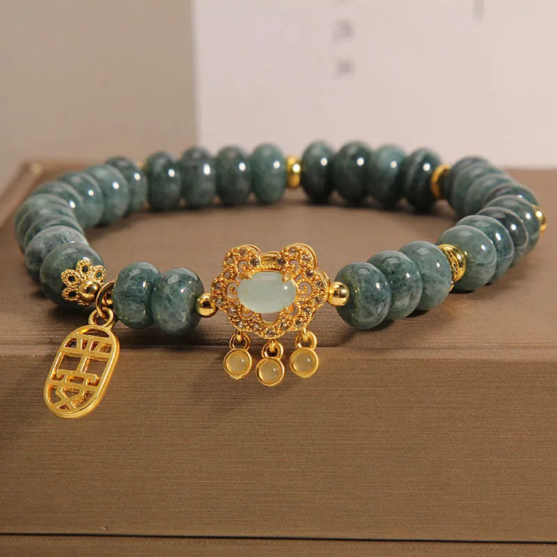 Women's natural emerald jade bracelet with abacus beads and alloy safety lock clasp