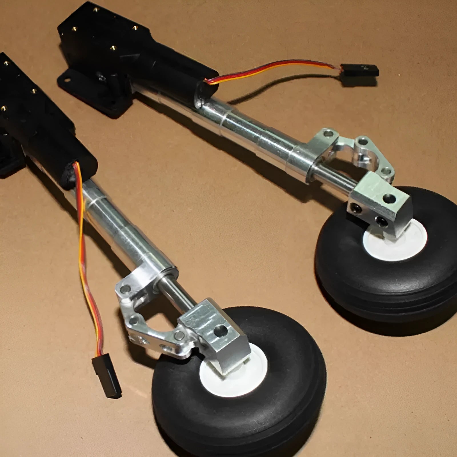 Alloy retractable shock-absorbing landing gear for drones with wheels, fits 80mm to 180mm altitude models.