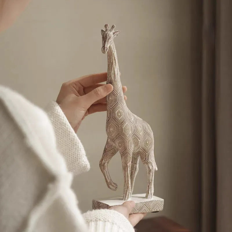 Wood-coloured European style synthetic resin giraffe decoration figurine.