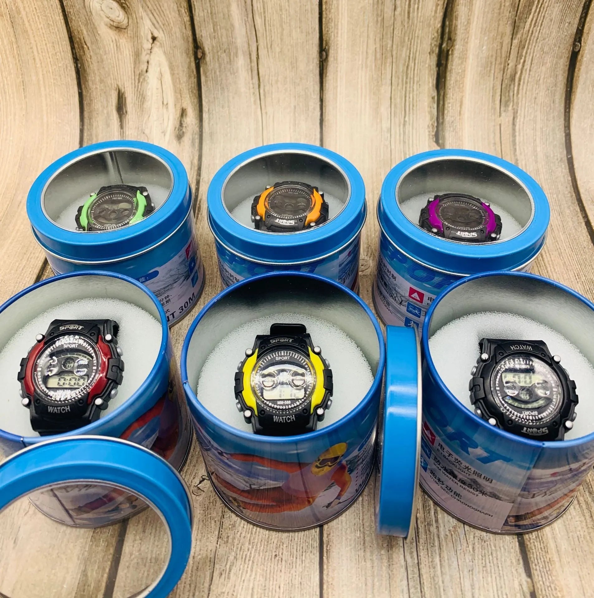 Digital children's waterproof watch with silicone strap and plastic case
