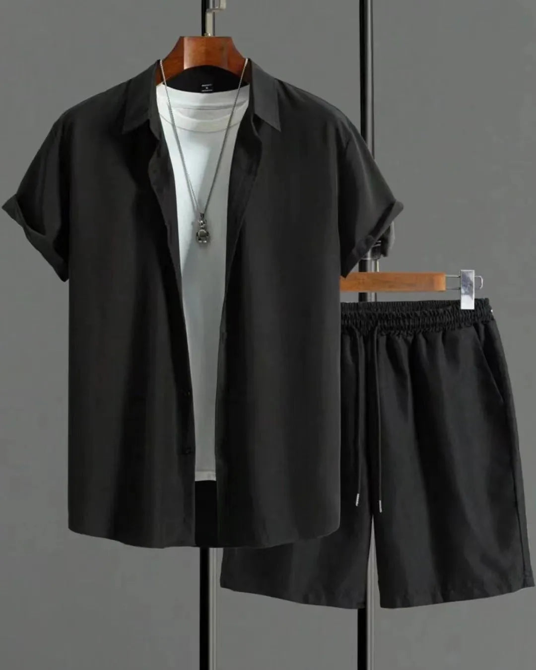 Men's Jacquard polyester blend short sleeve suit with matching shorts in solid colour