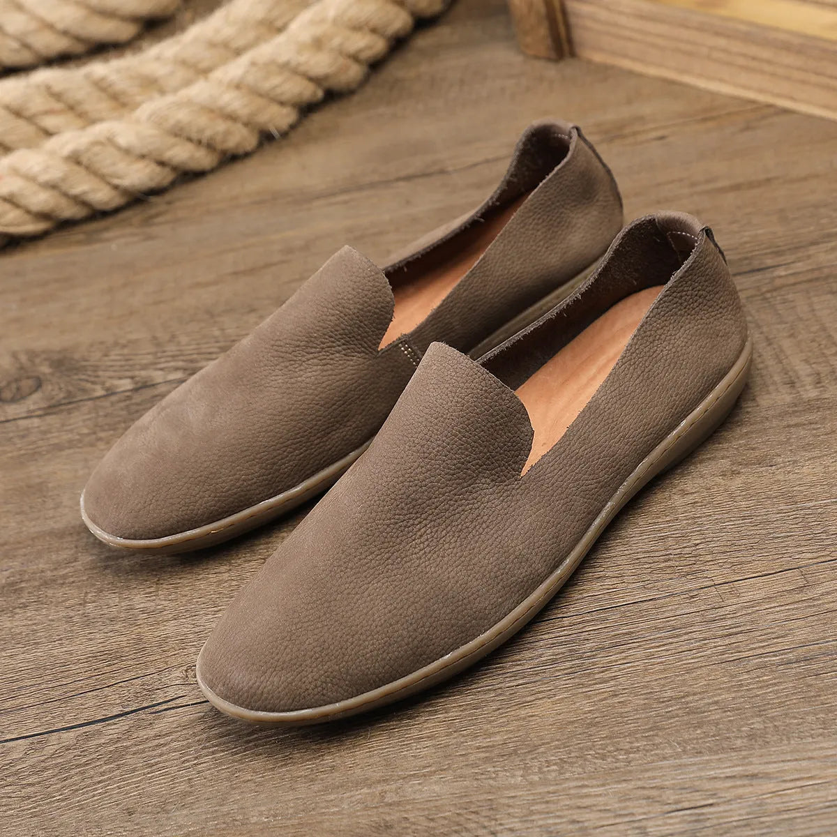 Handmade men's low-top casual shoes in khaki cowhide leather with wedge heel and rubber sole