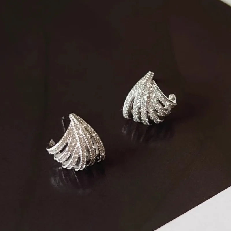 Pair of women's geometric linear earrings with a platinum electroplated finish