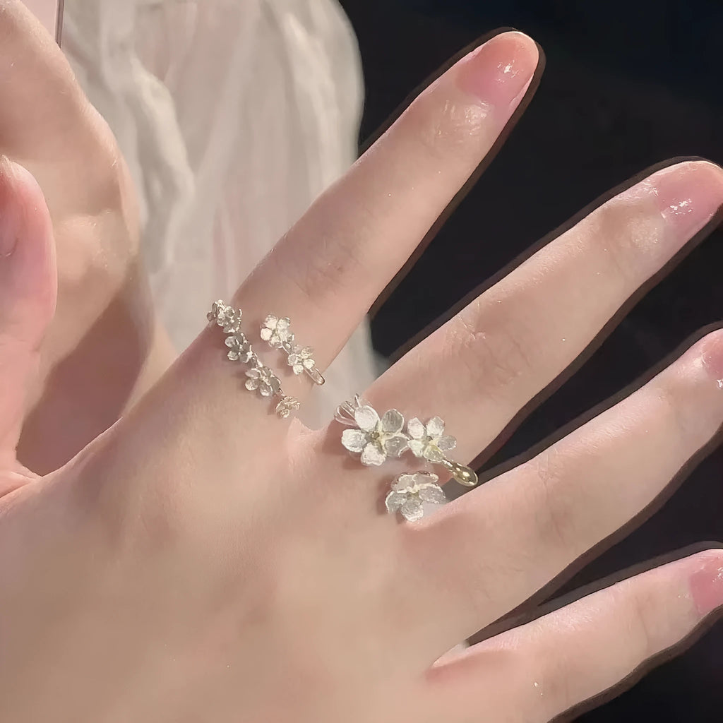 Three-dimensional jasmine flower adjustable ring in zinc alloy with open mouth design