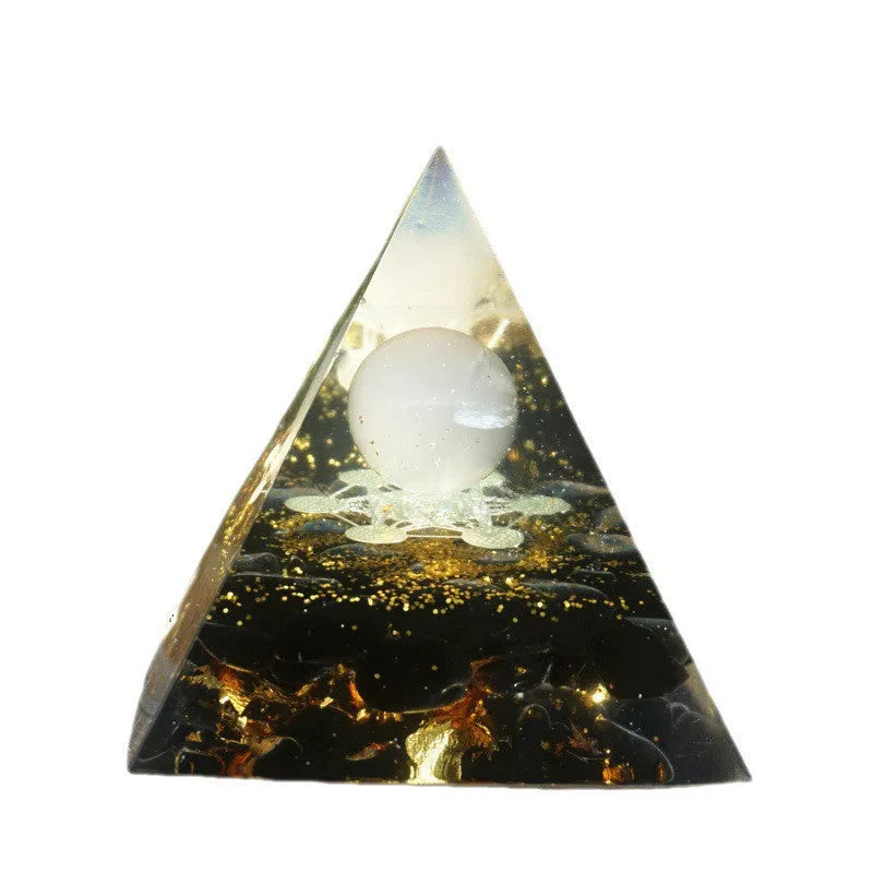 Geometric pyramid resin ornament with crystal gravel in clear epoxy, 6cm decorative piece