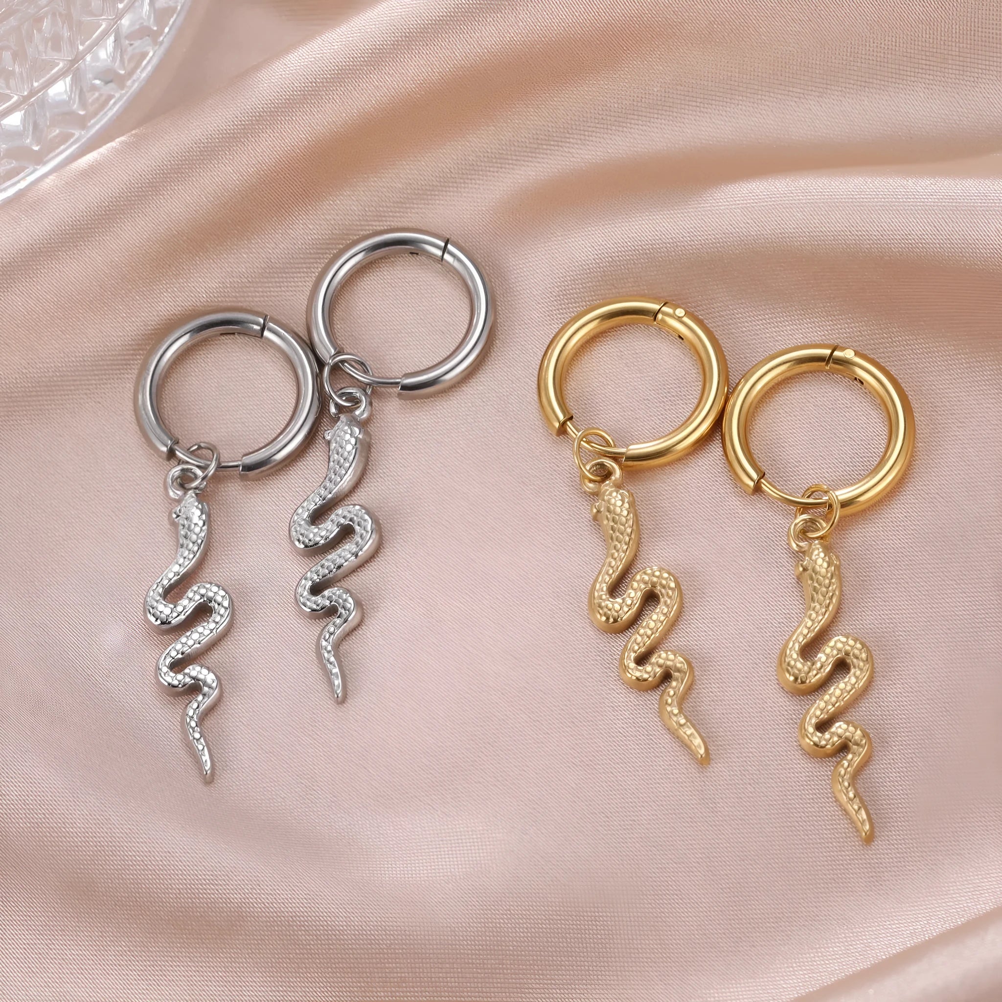 Gold plated stainless steel snake-shaped vintage clip earrings with animal modelling