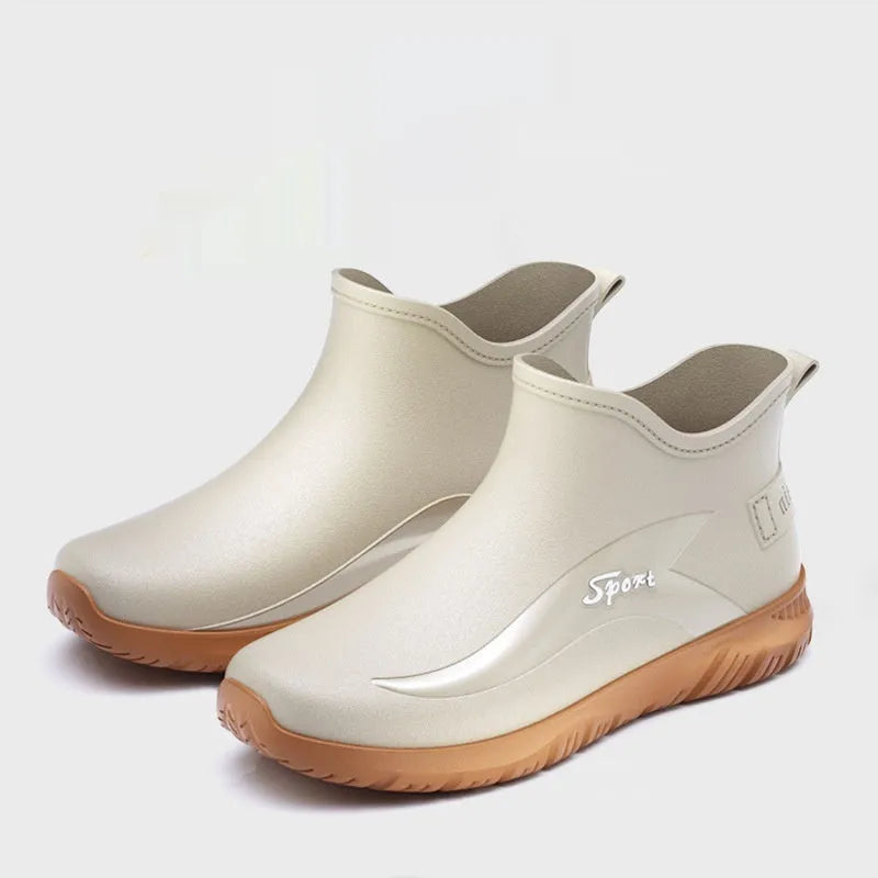 Men's short ankle-length rubber wellington boots with non-slip sole in beige and black colour options.
