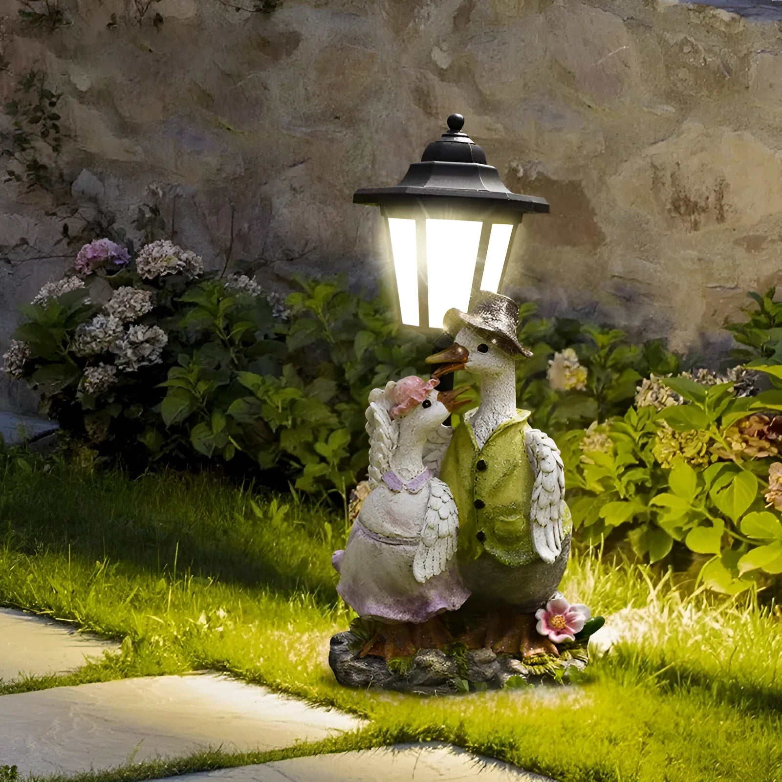 Solar garden lamp with resin figurine in American country style design